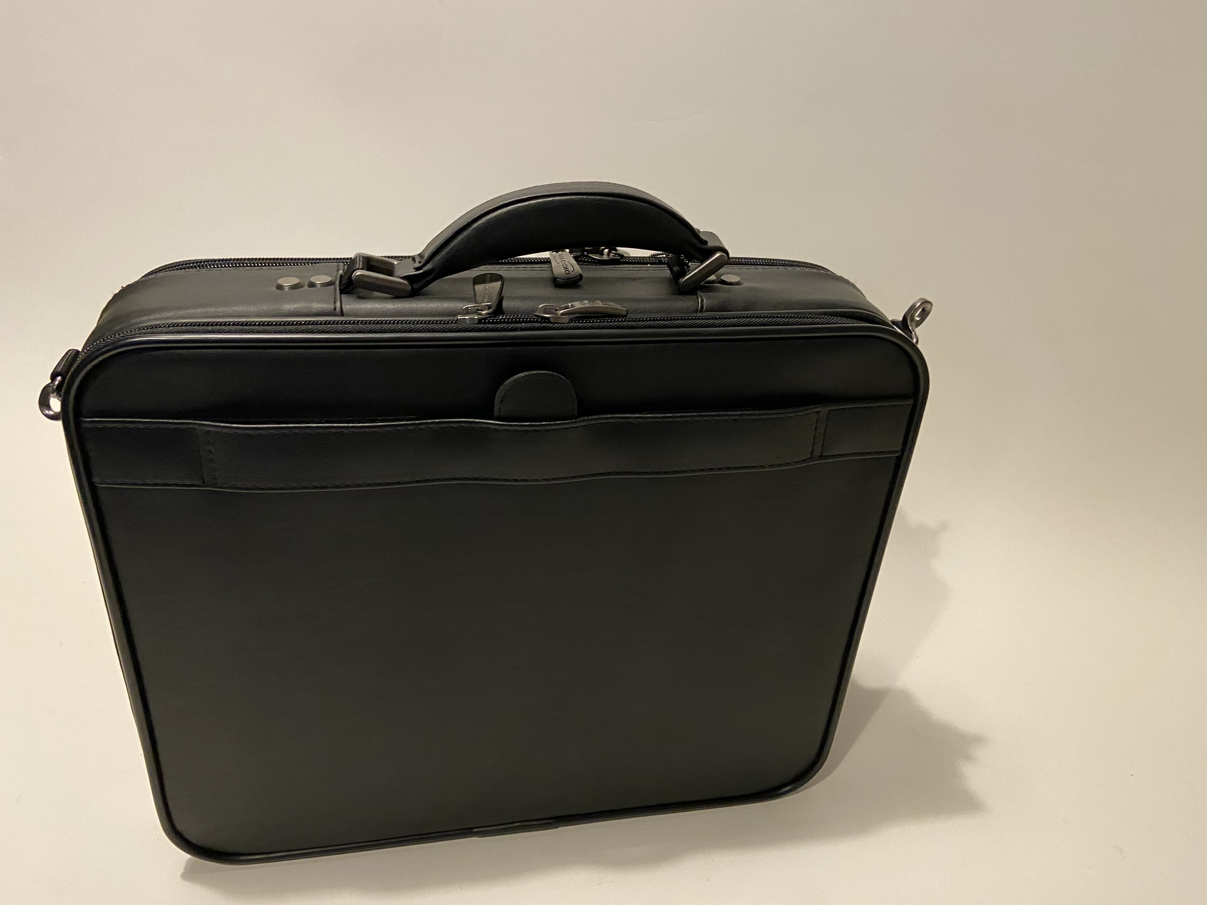 6 2011 Tas Executive Leather Dicota Achterzijde