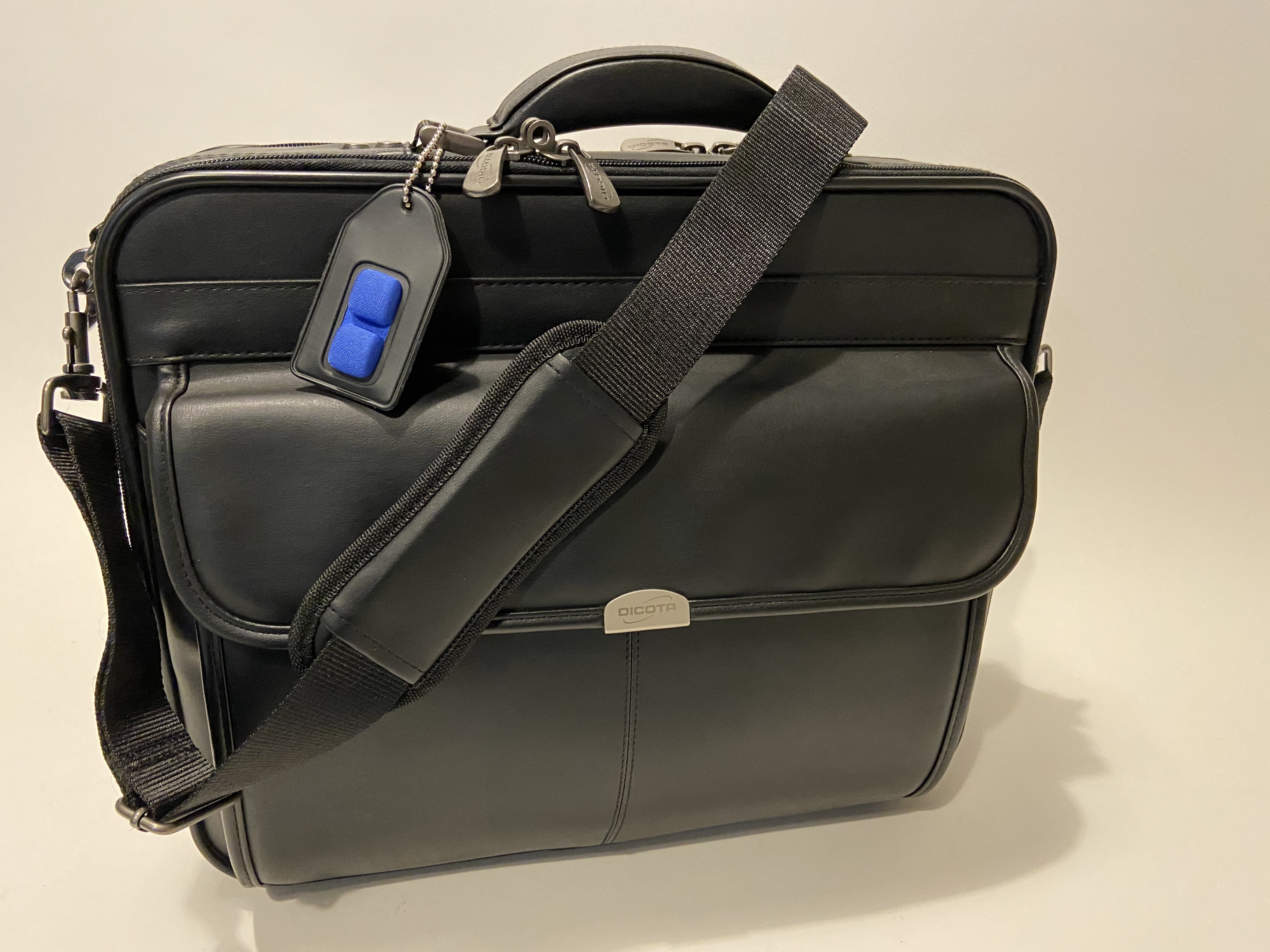 6 2011 Tas Executive Leather Dicota Draagband